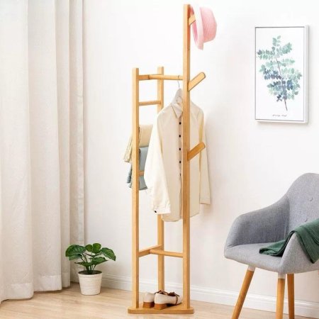 علاقة ملابس خشب